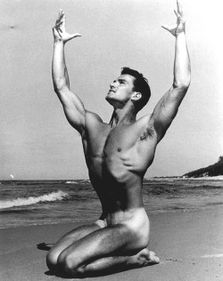 vintagemaleerotica:  Genn Kinkead, unknown photographer.1950s 