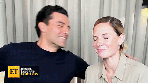 santiagogarcia: Oscar Isaac on going viral for smelling Jessica Chastain’s arm Terror