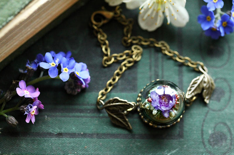 wordsnquotes:  culturenlifestyle: Romantic Crystal &amp; Terrarium  Encapsulated