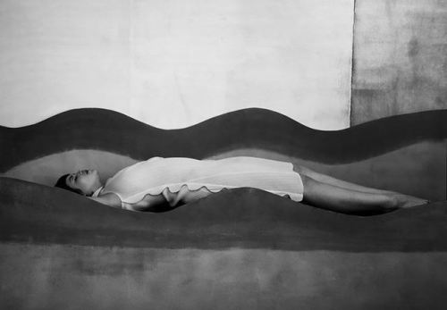 realityayslum:   František Drtikol, The Wave, 1925 vs Tessa Kuragi shot by Julian Marshall for Volt Magazine. 2014 