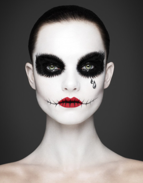 allaroundme:  For Epitaph, British photographer Rankin teams up with Beaty Editor Andrew Gallimore to create spellbinding death masks inspired by the Mexican Day of the Dead and Roman Catholic All Souls Day. (Via)