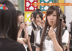 skylarkdragonstar: SKE48 no Sekai Seifuku Joshi ep 14 - Ame-chan dare game Pt.2 Method #2 to fool the guesser: Use objects that is either different from or obviously not the candy the guesser needs to find. —- And then there’s Seira’s way… Seira’s