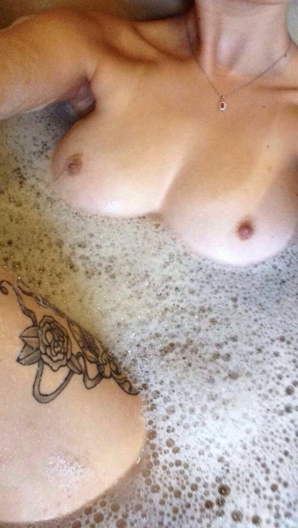 Porn Pics bud-and-butts:  Some bath time shenanigans