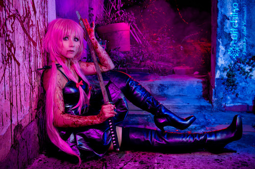 xxgeekpr0nxx:  Yup, these photos by And Yamasaki of Witchiko as Yuno from Future Diary are pretty fucking killer! 