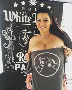 Shout out to @rollwhiteboys thanks for this awesome shirt! #whiteboysrollingpaper #angelinacastro #angelinacastrolive #miamilife #bbw #miamilife by laangelinacastro