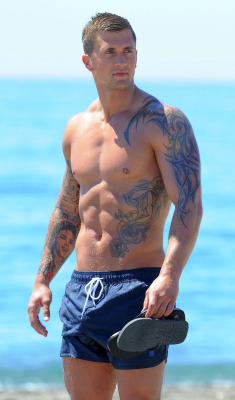 ufansius:  Dan Osborne  This man is a major idiot but there&rsquo;s no denying he&rsquo;s hot