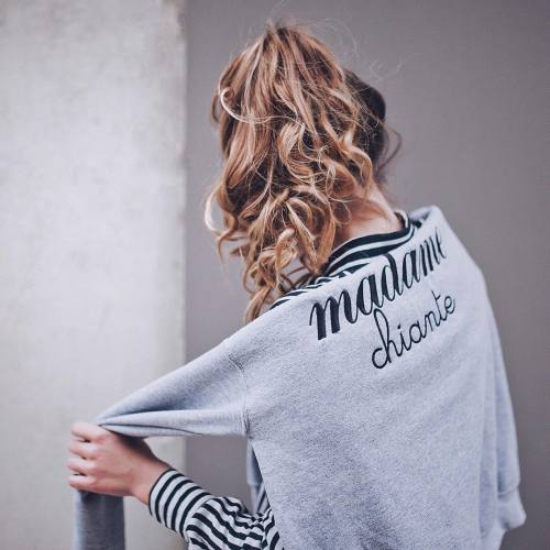 Sweater “Madame Chiante” available here → Rad.co