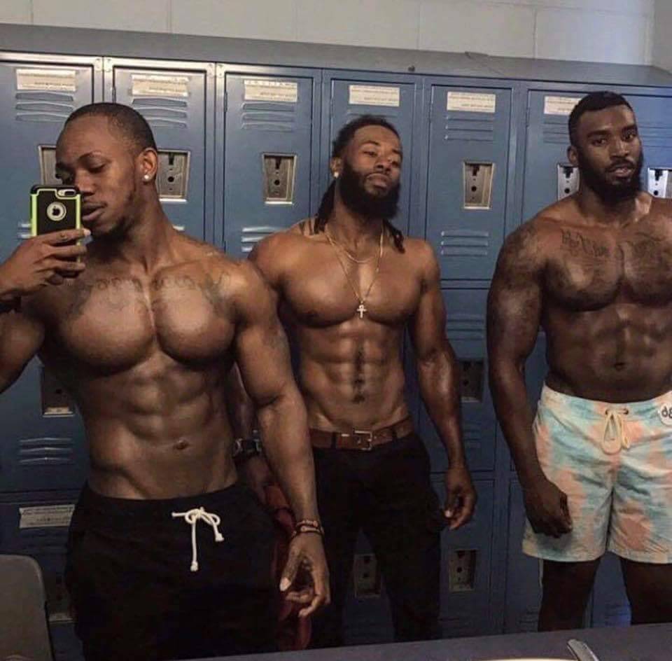 missnlinc:  Locker room session 👥 👥👥👥 👥👥