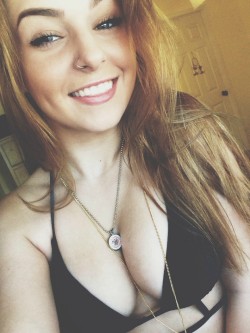 titsgaloreblog:  Smiling cutie