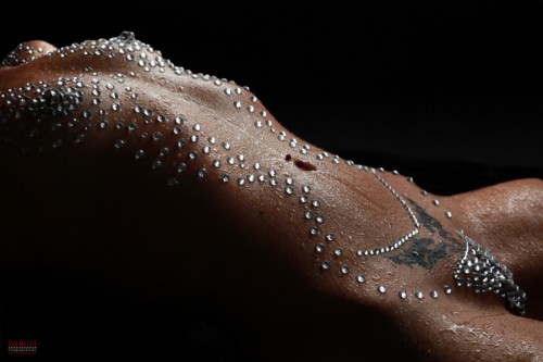 Porn popularnude:  Body Art with Rhinestones by photos