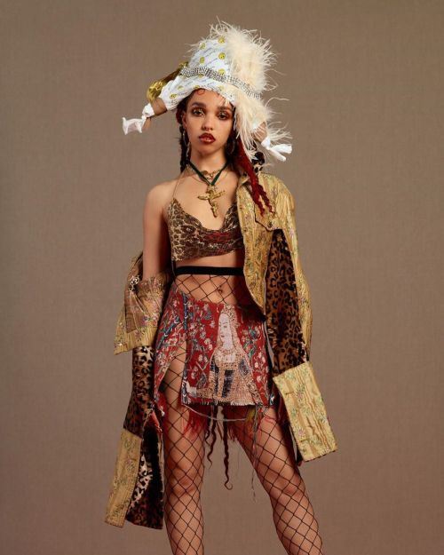 Sex synqra:  FKA Twigs in Ed Marler pictures