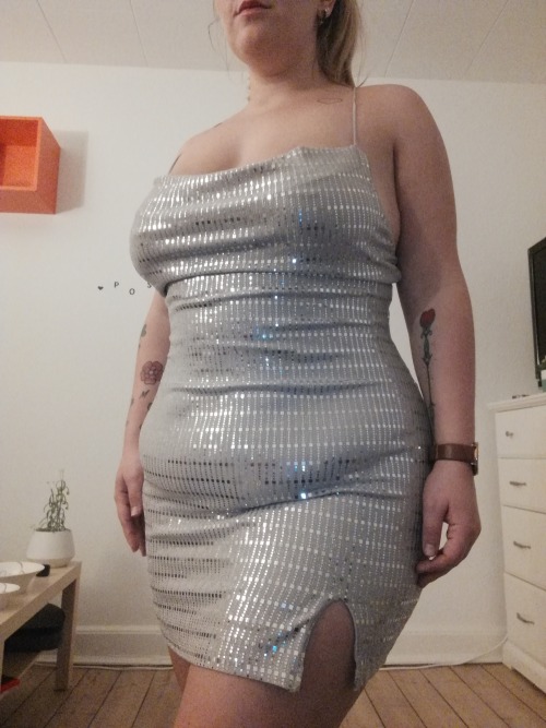 thick-thighs-and-everything-nice:Dress for New Years ✅New Years Party to go to