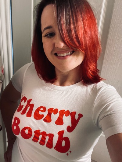 no-one2ne1:Goodbye blonde, hello cherry bomb 🍒💋💋