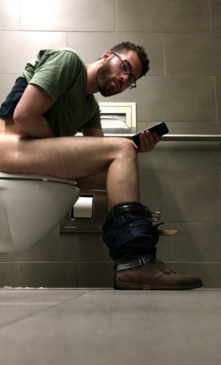 real-gaymer:Bear cub dumping out