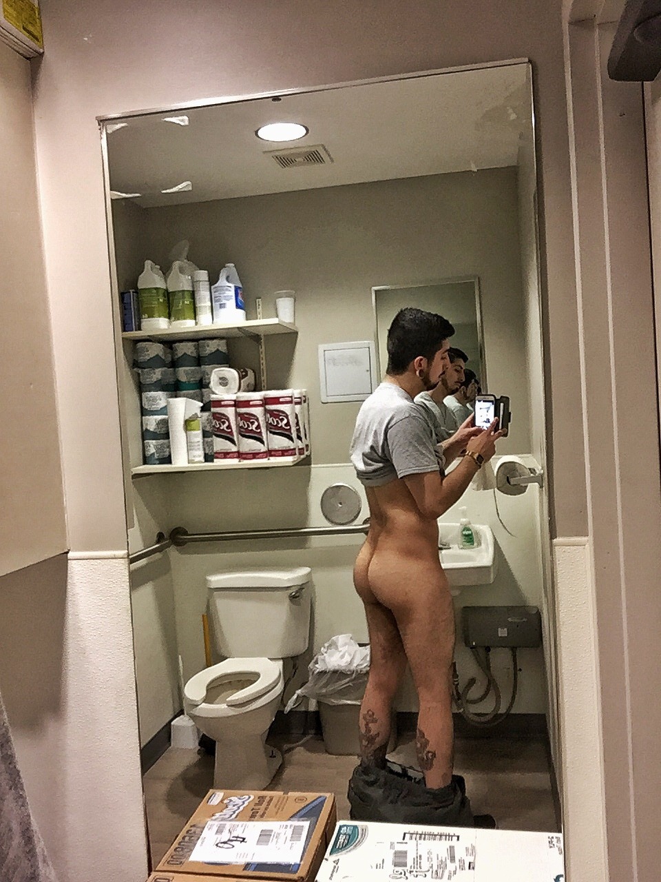 mattlokes:  Seriously need to go back to the gym!😩 Nudes in the restroom tho..