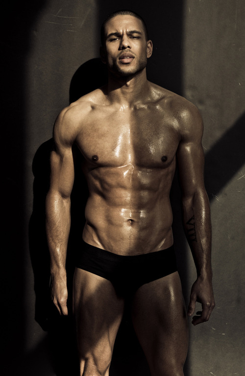 black-boys:  Justin DavisÂ at Ford Models  http://imrockhard4u.tumblr.com