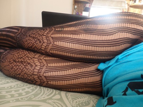 Sw33tmilfladi:  Getting to the goodies  Selfshot of a hot lady touching herself in black knitted pan