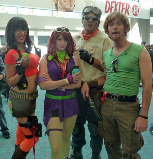 caspertheprince: splintercellconviction: dorkly: Post-Apocalyptic Scooby Doo Gang “And I would