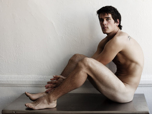 sexymeniac:  oh wow, I would love to eat some asses like the first GIF.