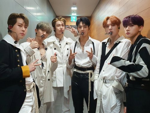 (200530) @OfficialMonstaX: [#MONSTA_X]200530 #몬스타엑스#MBC #MusicCore stage completeSaturday together w