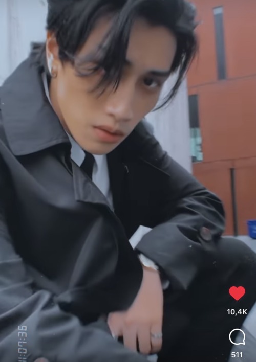 CAN HE PLEASE NOT OMFG