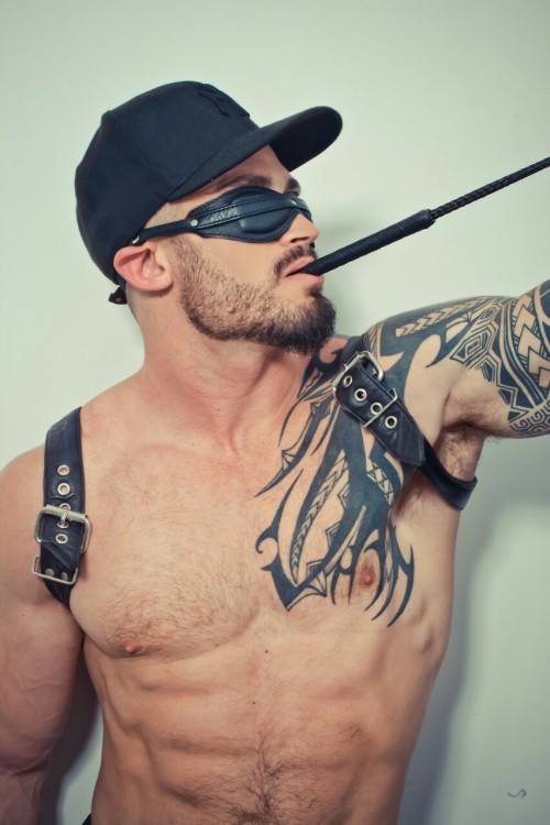 bln-stosser:slamtoysffucksuisse: wolffsblood:  Waht for a sexy guy!  Optik