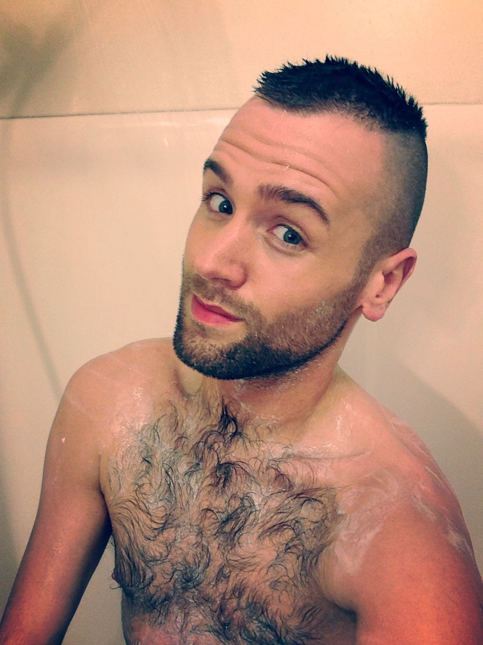 smleglover7:  furrific:  erickeaton: Rub down.  Serious chest hair. Awfully handsome