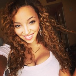 tinashenow:  Curly girl 😊🙈😜  that smile and beauty &gt;&gt;&gt;