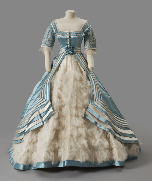 fripperiesandfobs: Ball gown, 1867 From the Albany Institute of History &amp; Art