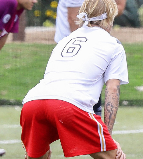 fetishforbieber:justin biebergod i wanna stick my hard cock in that tight ass of his