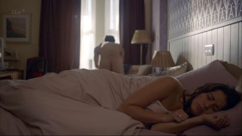 theheroicstarman:  Jonathan Bailey showed his gorgeous bum and a rather nice bulge in last night’s Broadchurch. He is so gorgeous! Mmmmm 