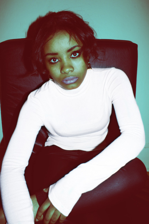 fonnystone:  “L I G H T I N G” a photo series by: Fonny Stone Model: Jasmine Reese 
