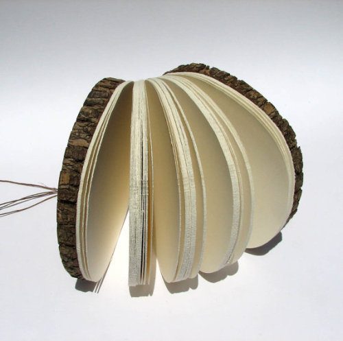 fuckyeahbookarts:Handmade Wooden Journals by Tanja SovaI want these. SO VERY MUCH.