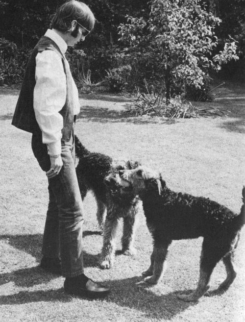 ringo-obsession:
“ 31 May 1966. Ringo Starr and his dogs at Sunny Heights, in Weybridge, Surrey. By Leslie Bryce.
”