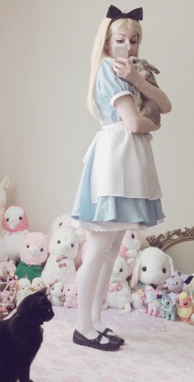 eikkibunny: Alice in wonderland ft my babies ♡♡♡  Ultra sexy