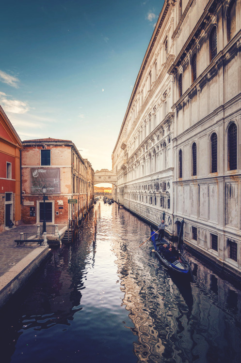 wnderlst:  Venice, Italy: The Bridge of Sighs was so named as it is claimed that prisoners would sigh at their last beautiful view of Venice before being taken into their cells.
