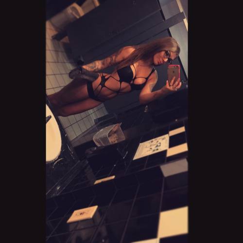 stripper-locker-room:  amysedey