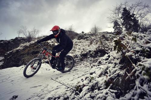 bikes-bridges-beer: Snowy Knox laps with @cheney49 about a month back! #mtb #biking #dh #trail #kno