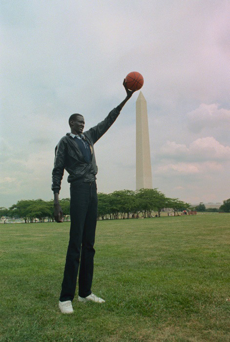 Manute Bol, Washington Monument, 1985.