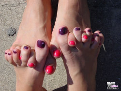 feetmakemehard:  Marta and Patricia