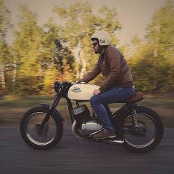 motomood:  jawa-cz:  Jawa 350 cafe racer  czech tech