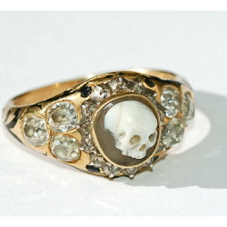 Lunostar:  18K Gold With A Carved Agate Skull Surrounded By Rose- And Old-Cut Diamonds