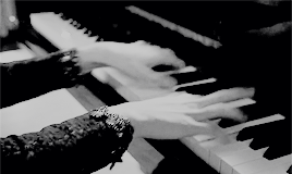 banghae:“Yoo Seul doesn’t smile when she plays the piano. But she was smiling when she was playing w