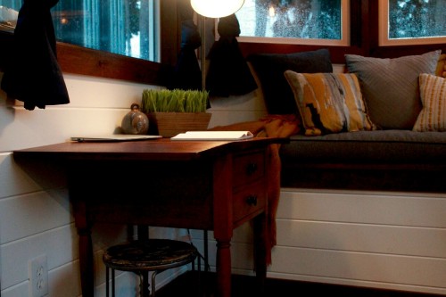 builtsosmall:  TINY HOUSE ON WHEELS This is such a cute tiny house - inside and out http://tinyhouselistings.com/listing/portland-oregon-12-lake-tahoe-tiny-house-5/ 