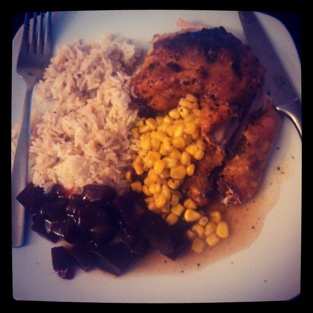 Gravy all on my plate. Gravy all on my rice. Gravy all on my chicken. Gravy on my
