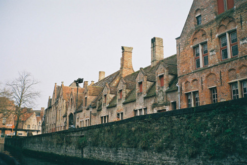 discerningfoodandtravel: indiejanes: Bruges, Belgium by ShoKan ZHONG this is lovely isn’t