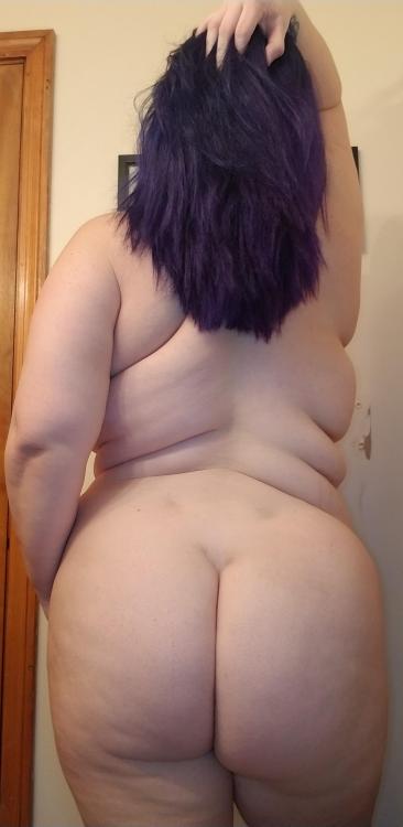 whoopwhoop000: hugelovedezire: [F] My back dimples have always been my favorite part of my bodyHOT