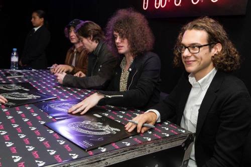 HMV Live @ 363 Oxford Street Signing - 5/27 [source]