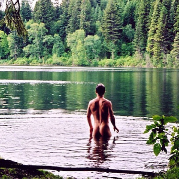 bi-cause-skin:  instalads:  Skinny dipping.  Follow me on bi-cause-skin.tumblr.com