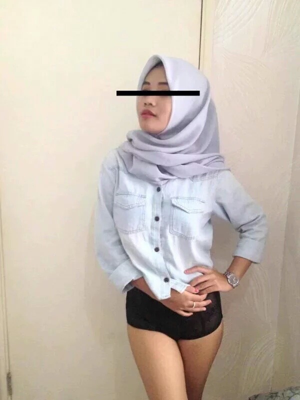 royyy17:  Awek tudung baik hati payung gambar. 